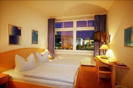 Hotel Am Schwedenkai Kiel Buitenkant foto