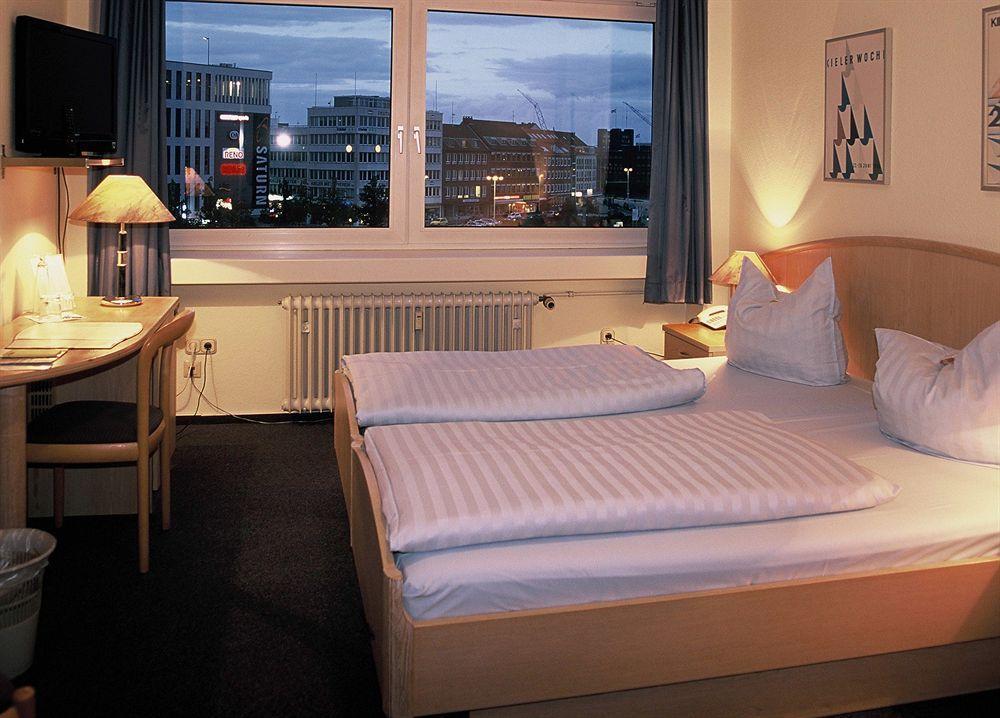 Hotel Am Schwedenkai Kiel Buitenkant foto