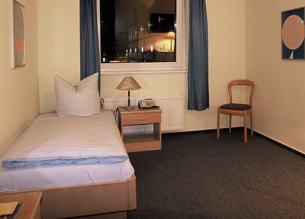 Hotel Am Schwedenkai Kiel Buitenkant foto